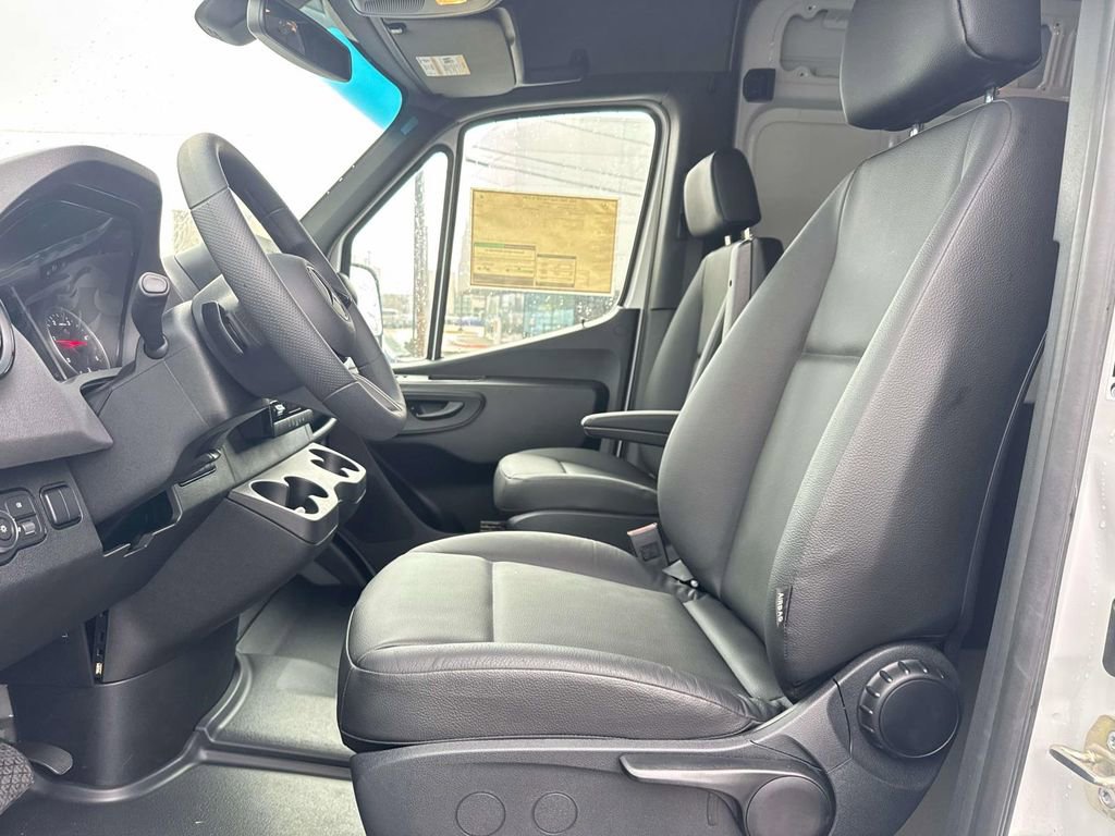 New 2025 Mercedes-Benz Sprinter 2500 image 9