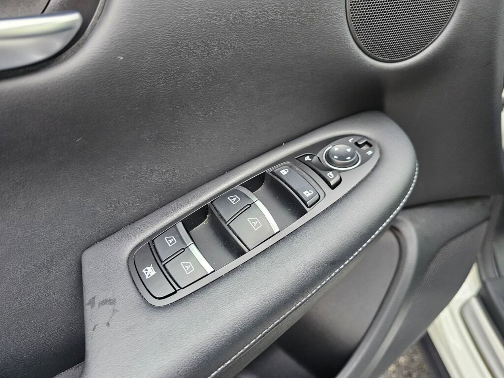 Used 2022 INFINITI QX50 Luxe w/ Appearance Package image 27