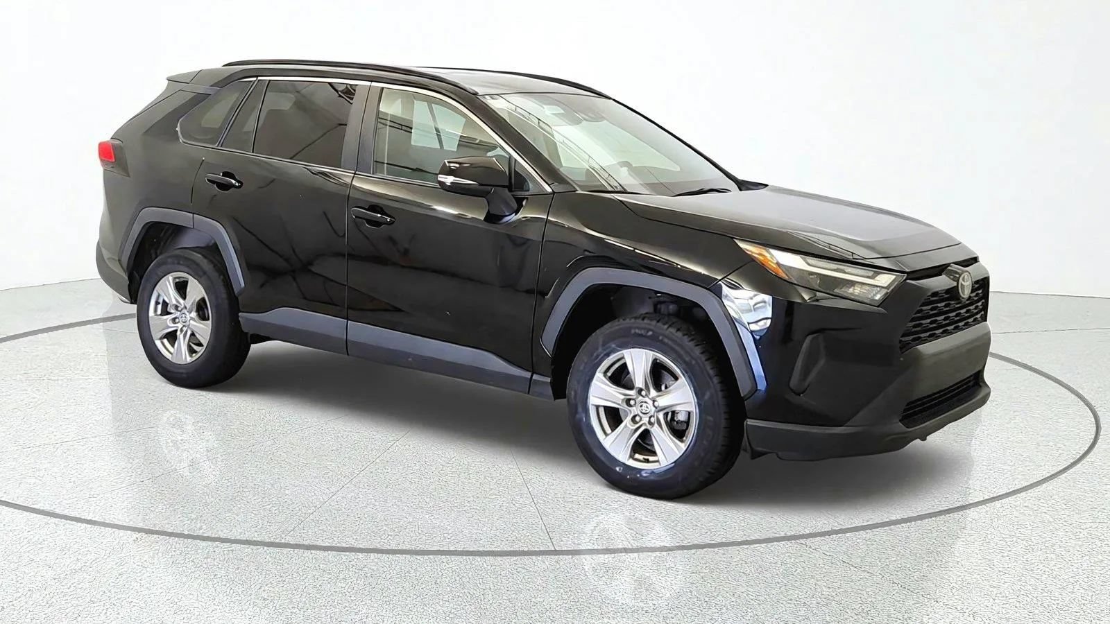 Used 2024 Toyota RAV4 XLE FWD image 11