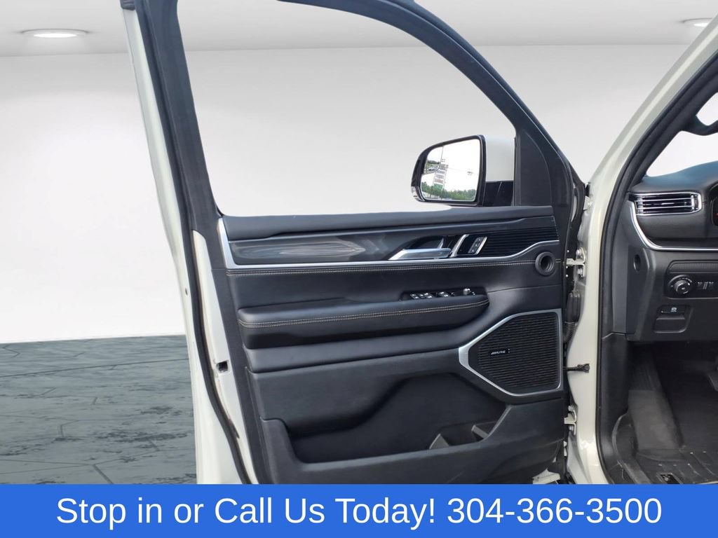 Used 2022 Jeep Wagoneer Series I AWD/4WD image 11
