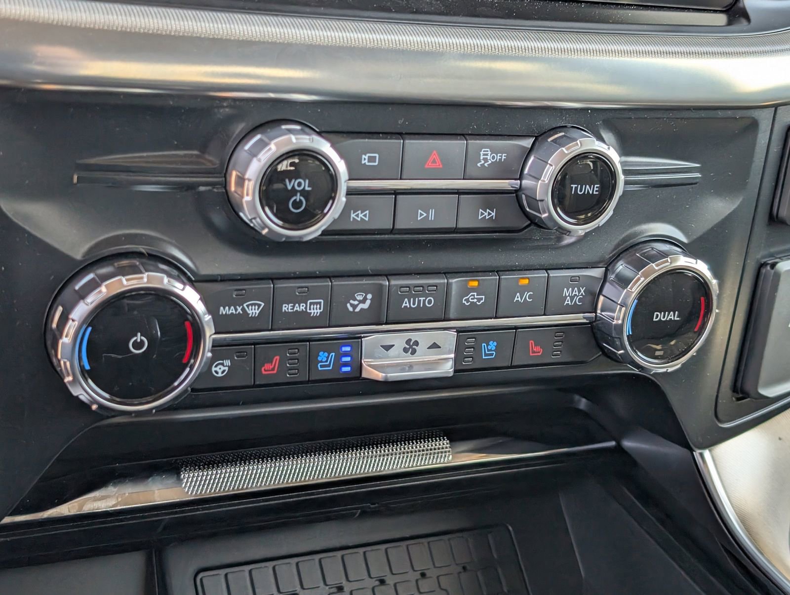 Used 2025 Ford F150 Platinum w/ Equipment Group 703A Plus image 17