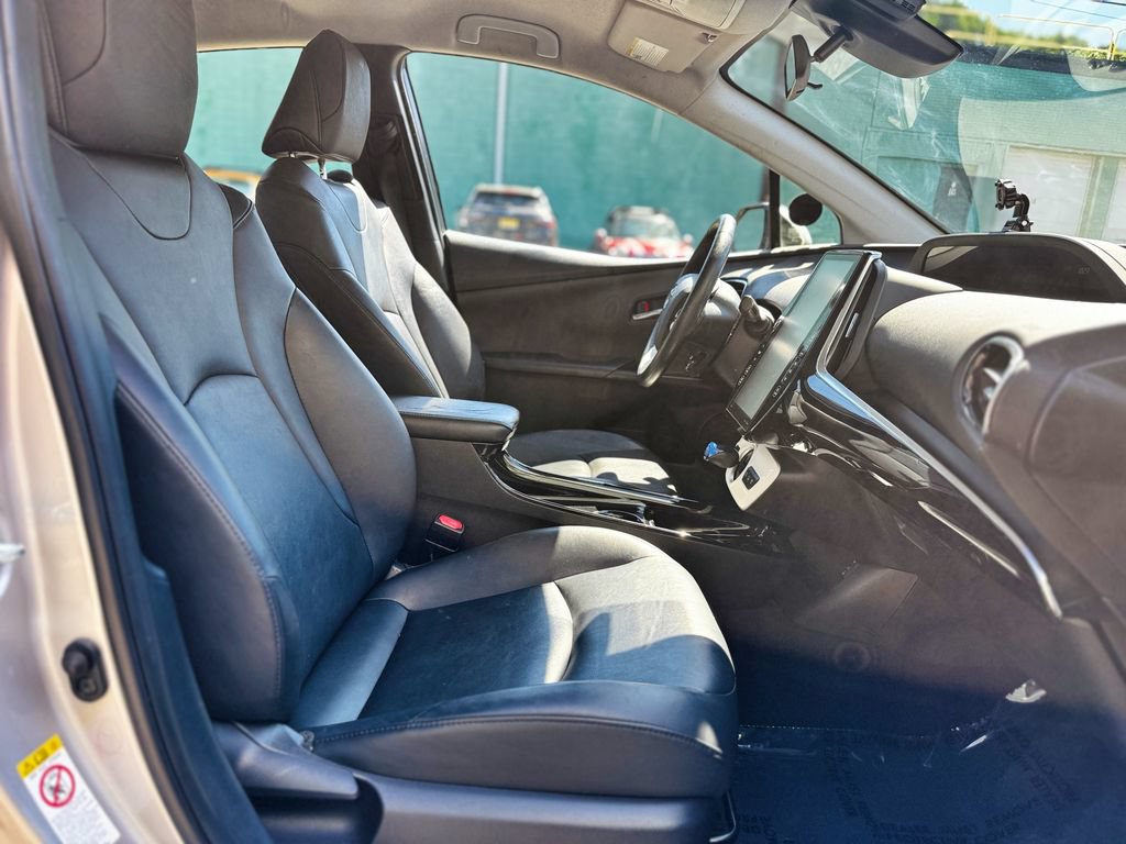 Used 2017 Toyota Prius Prime Premium w/ Preferred Accessory Package FWD image 58