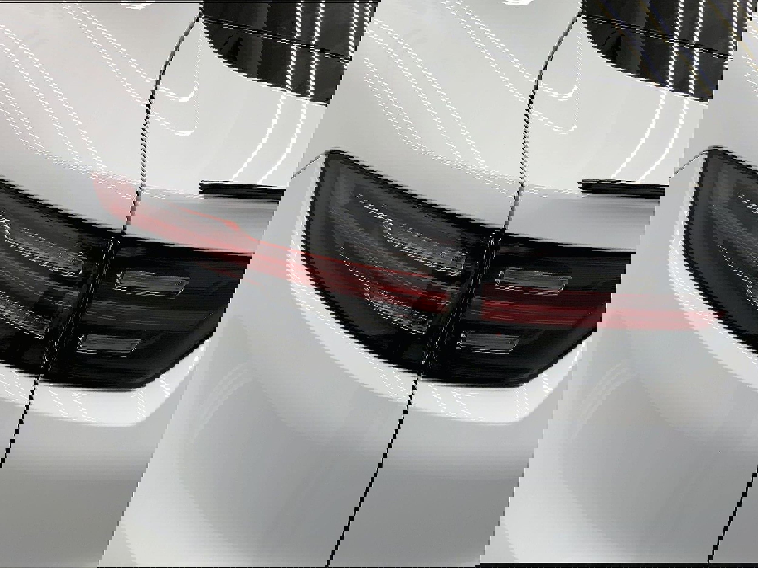 Certified 2022 Porsche Cayenne Platinum Edition image 29