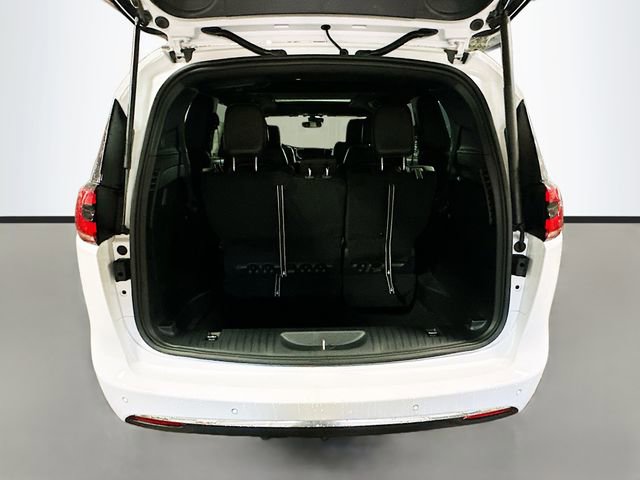New 2026 Chrysler Pacifica Select AWD/4WD image 28