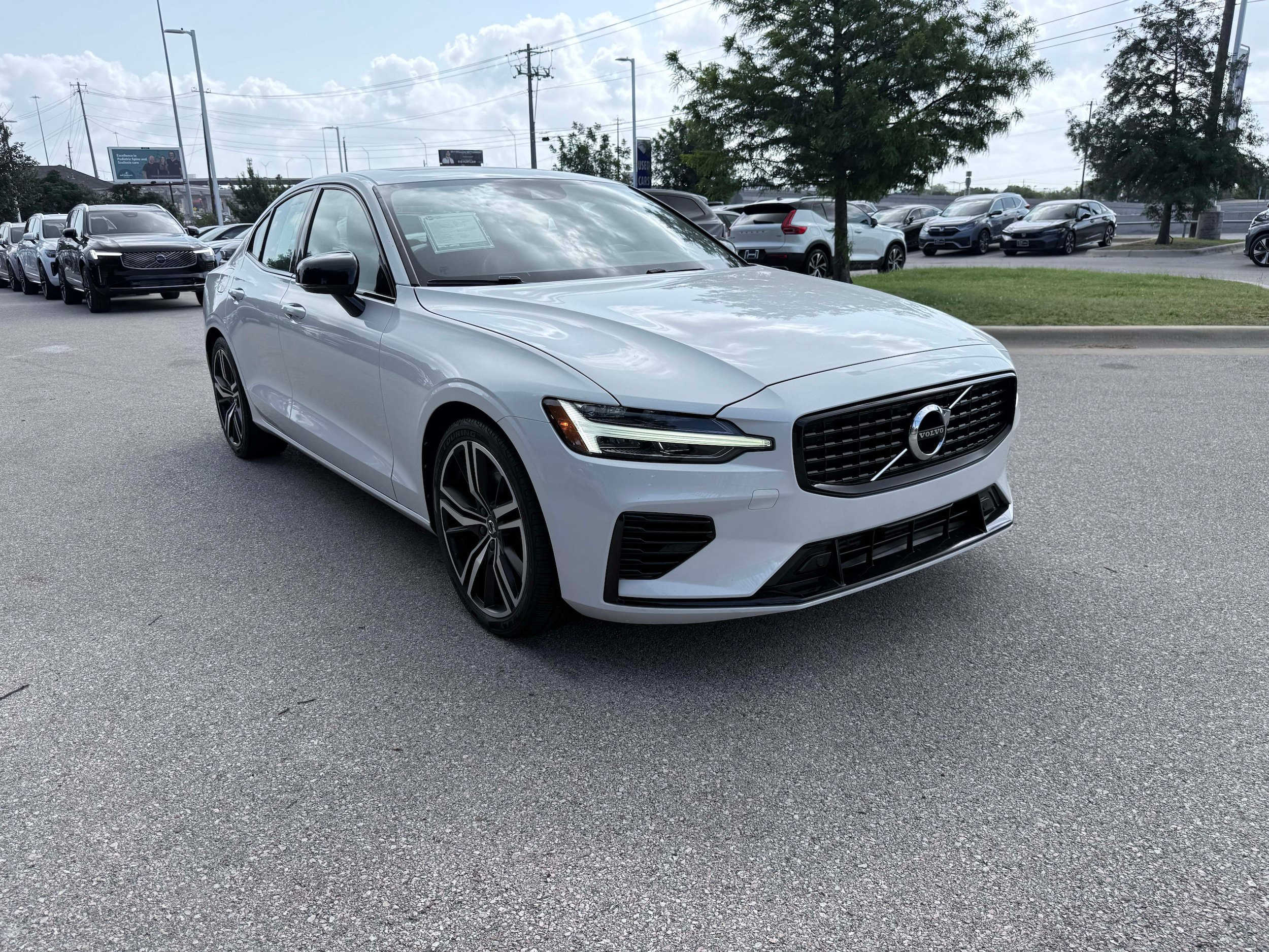 Used 2021 Volvo S60 T8 R-Design Expression w/ Premium Package AWD/4WD image 7