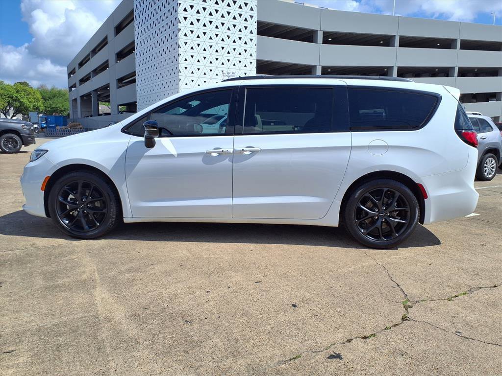 Used 2024 Chrysler Pacifica Limited w/ S Appearance Package image 26