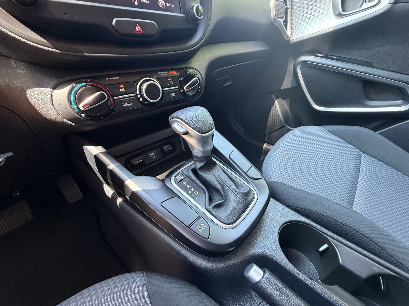 Used 2025 Kia Soul LX w/ LX Technology Package FWD image 38