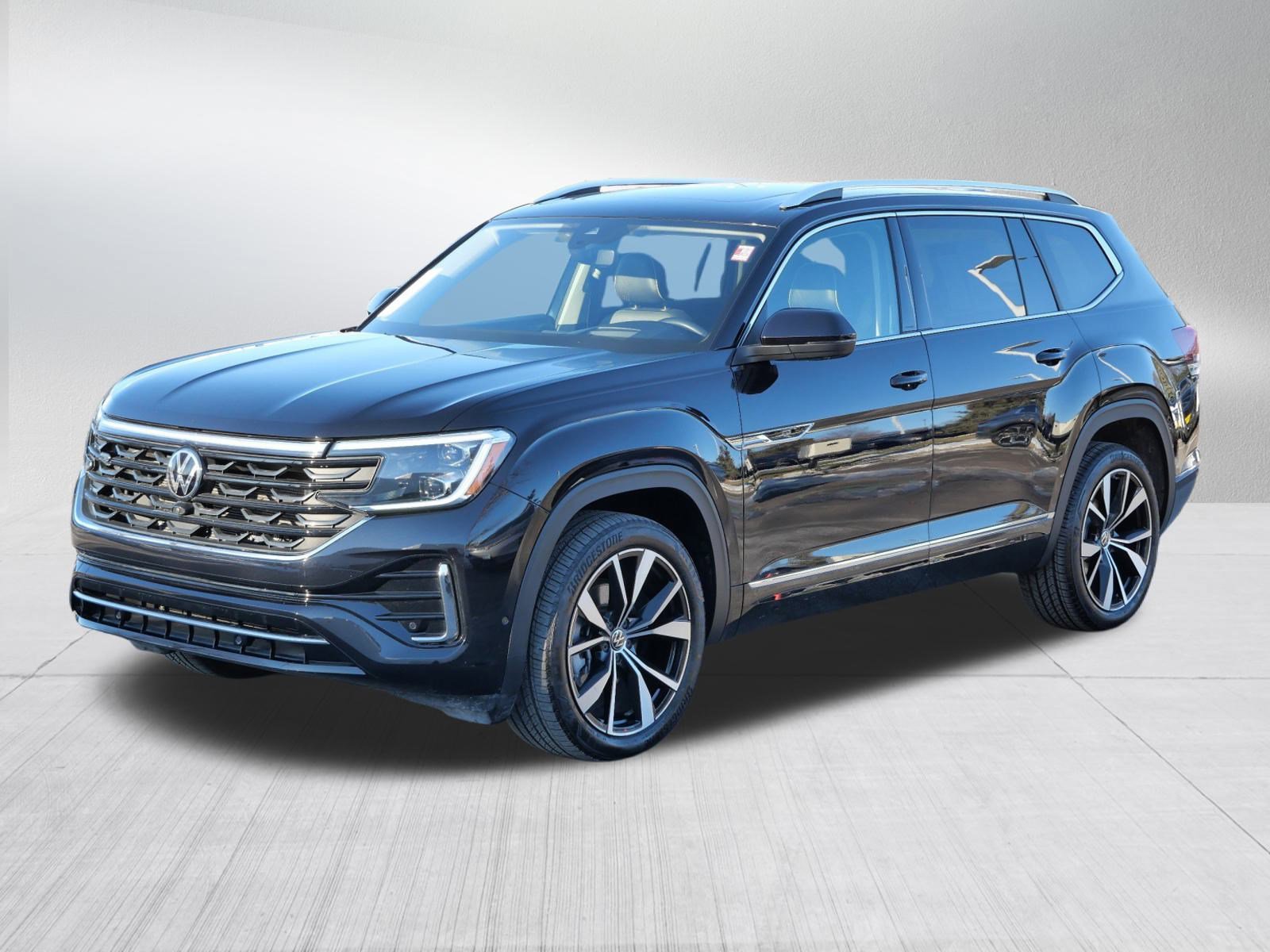 Certified 2025 Volkswagen Atlas SEL Premium R-Line image 3