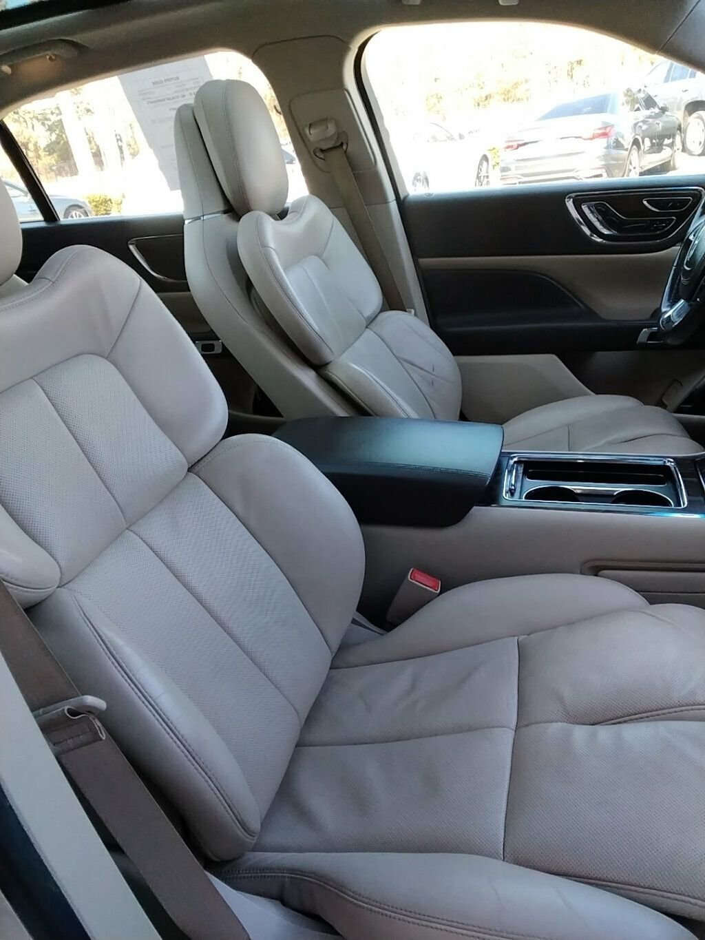 Used 2017 Lincoln Continental Reserve w/ Technology Package image 10