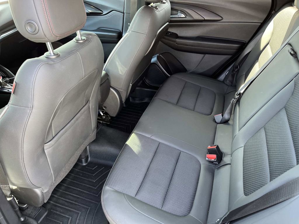 Used 2022 Chevrolet TrailBlazer RS w/ Sun and Liftgate Package image 17