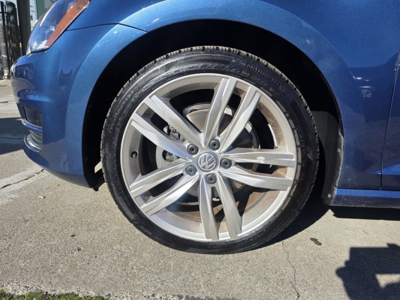 Used 2015 Volkswagen Golf SEL image 30