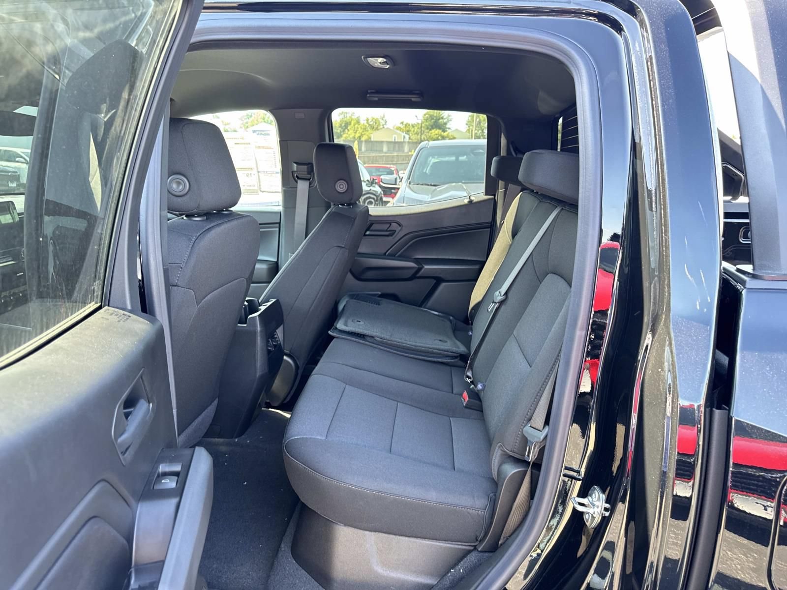 New 2026 Chevrolet Colorado Trail Boss w/ Midnight Edition AWD/4WD image 18