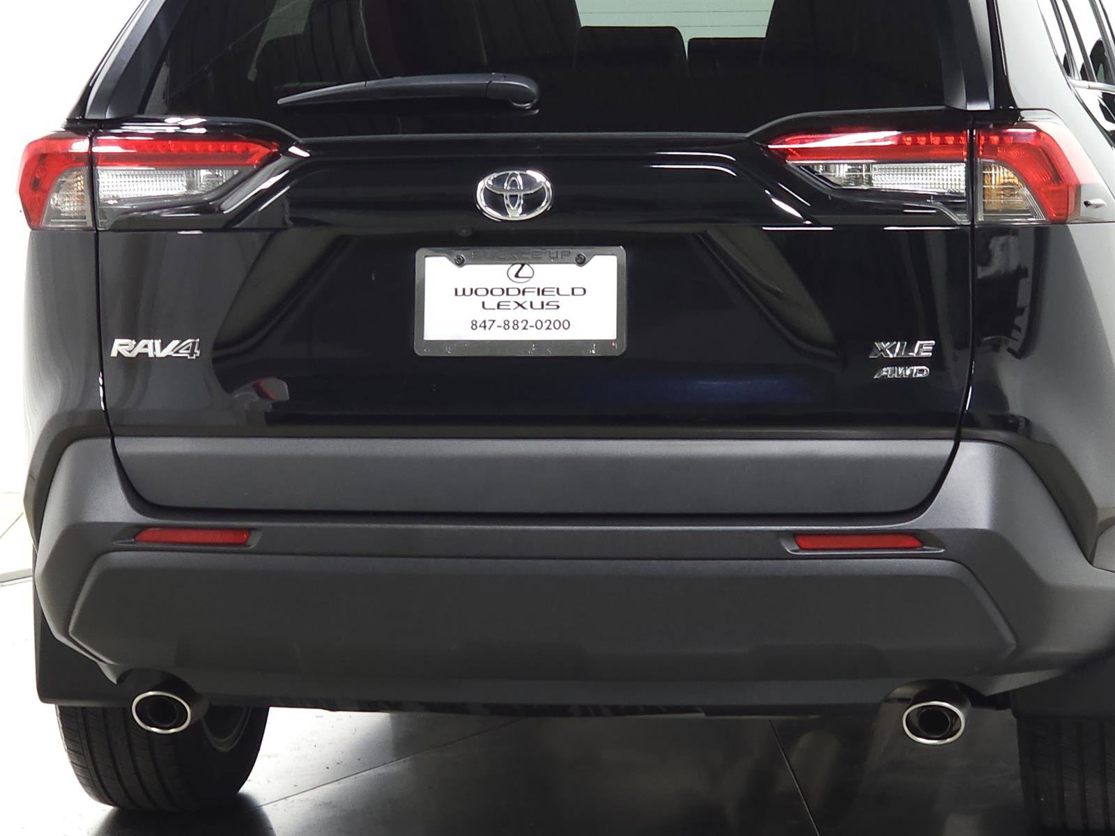 Used 2023 Toyota RAV4 XLE Premium image 12