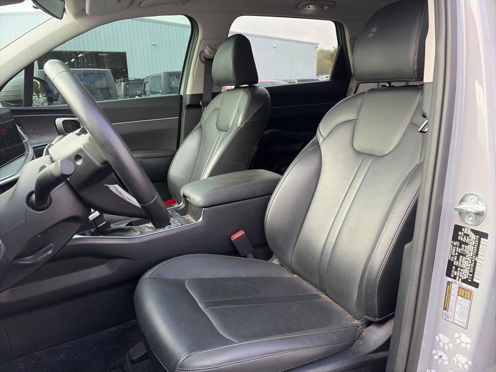 Used 2025 Kia Sorento S w/ Panoramic Sunroof Package image 12