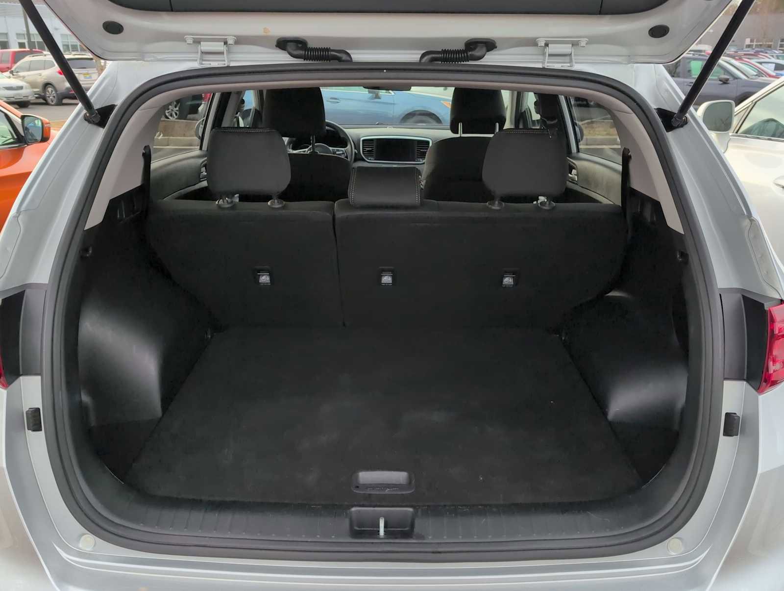 Used 2020 Kia Sportage LX image 32