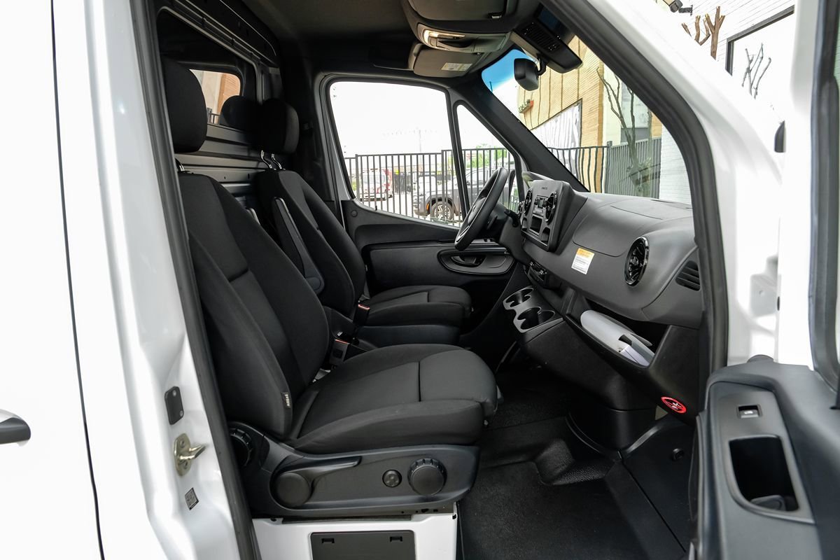 Used 2023 Mercedes-Benz Sprinter 2500 image 23