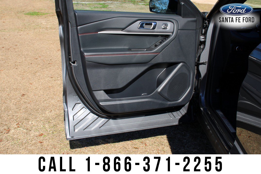Used 2025 Ford Explorer ST-Line w/ Premium Package RWD image 19