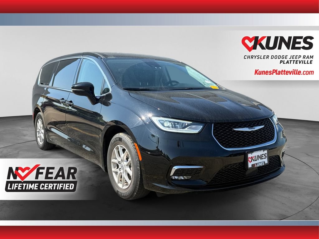 Used 2024 Chrysler Pacifica Touring-L FWD image 1