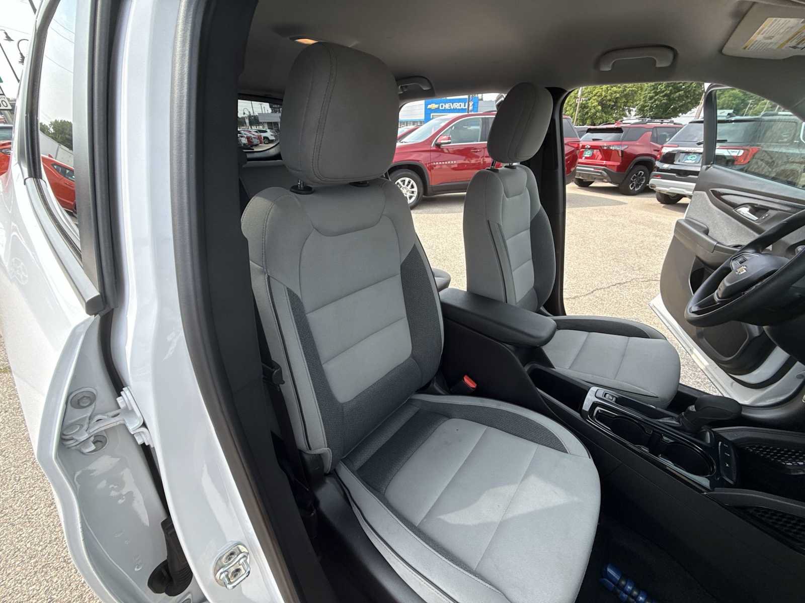 Used 2025 Chevrolet TrailBlazer LT FWD image 24