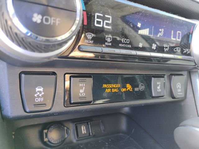 Used 2021 Toyota RAV4 XLE Premium image 18