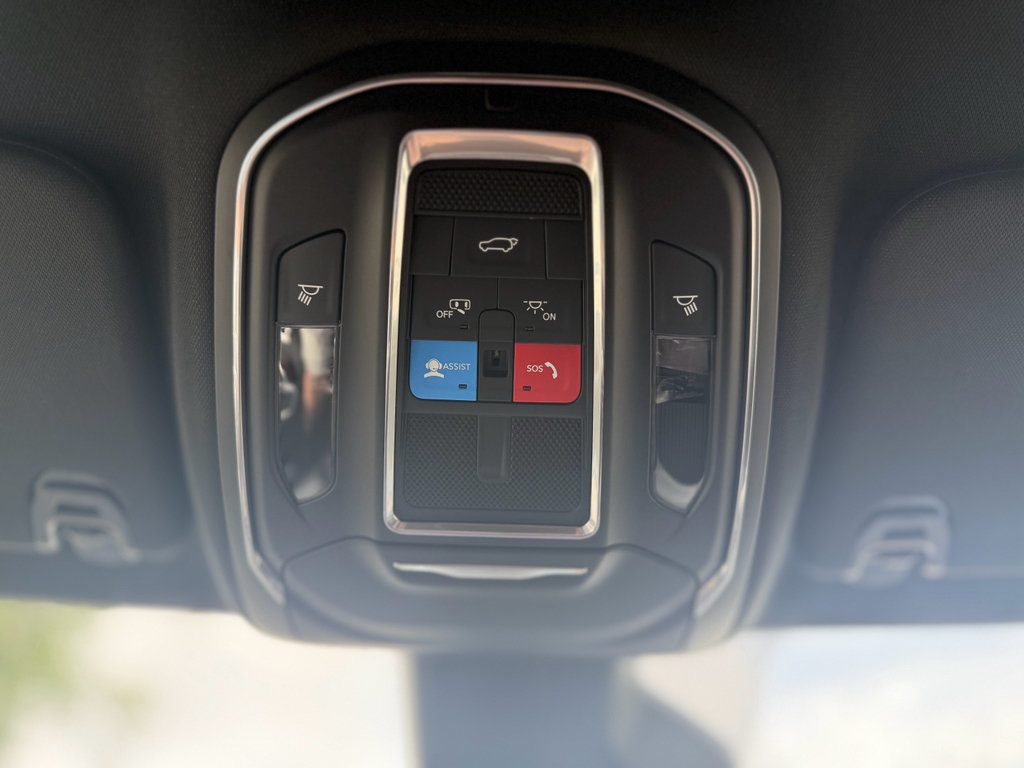 Used 2025 Jeep Wagoneer Series III AWD/4WD image 39