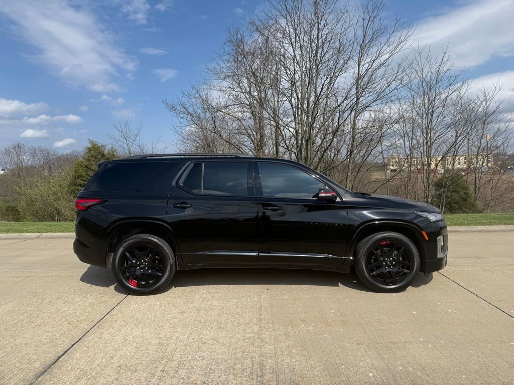 Used 2023 Chevrolet Traverse Premier w/ Redline Edition image 2