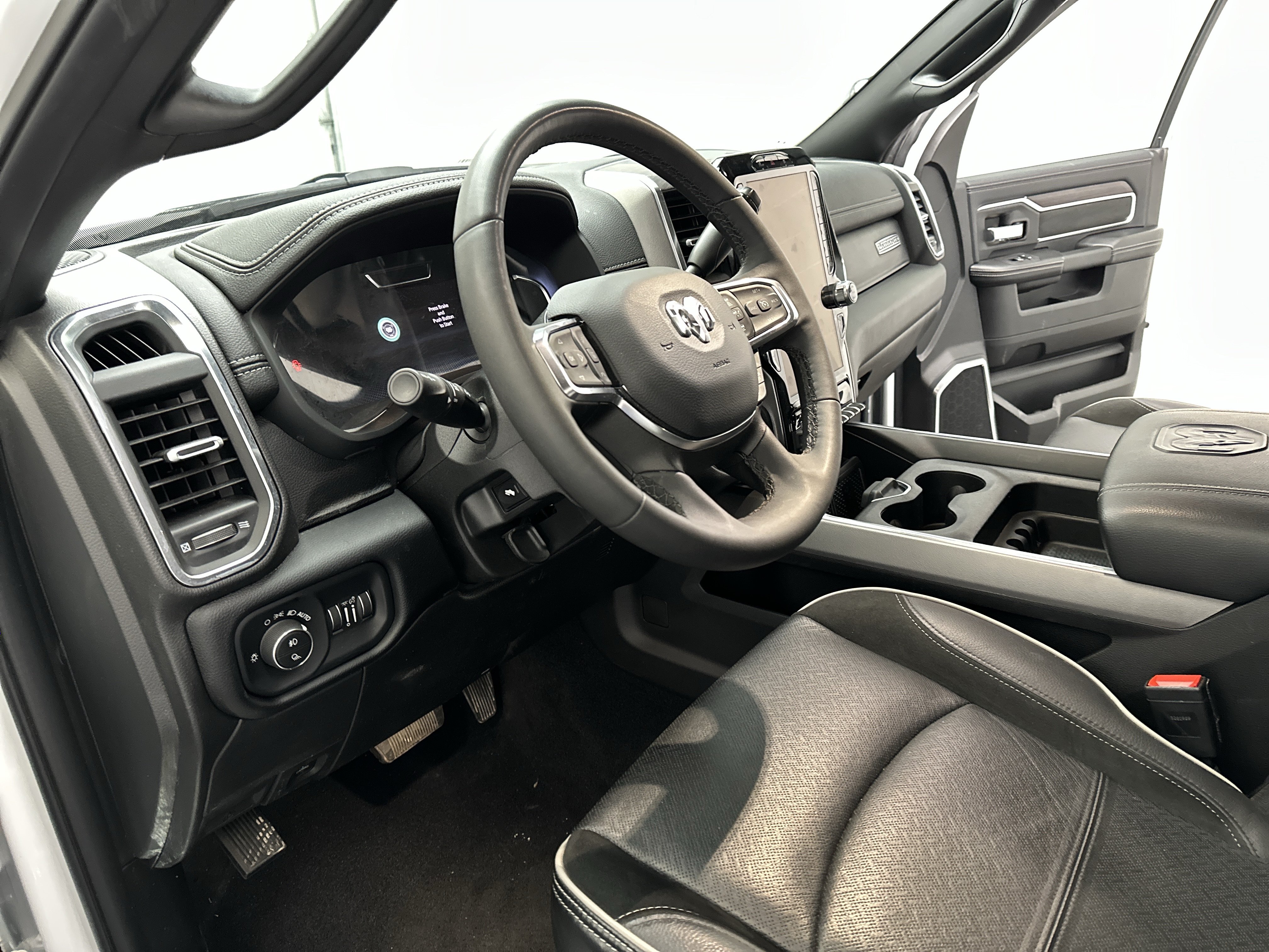 Used 2025 RAM 2500 Laramie AWD/4WD image 19