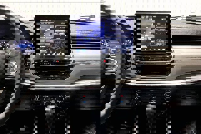 Used 2023 Jeep Compass Limited image 6