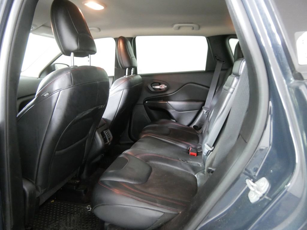Used 2016 Jeep Cherokee Trailhawk w/ Cold Weather Group image 15