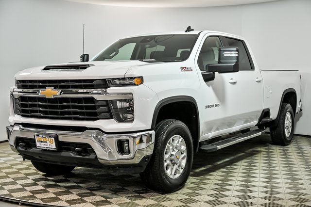 Certified 2024 Chevrolet Silverado 3500 LT w/ Convenience Package image 4