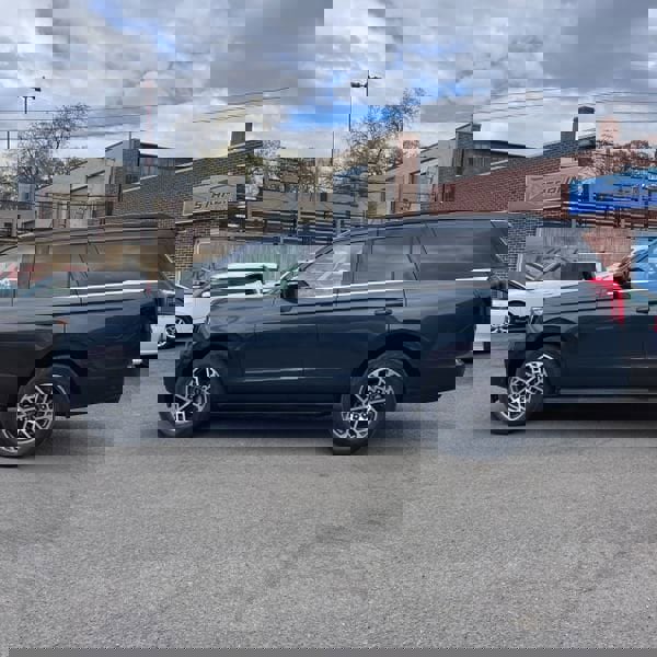 Used 2025 Ford Expedition Active AWD/4WD image 34