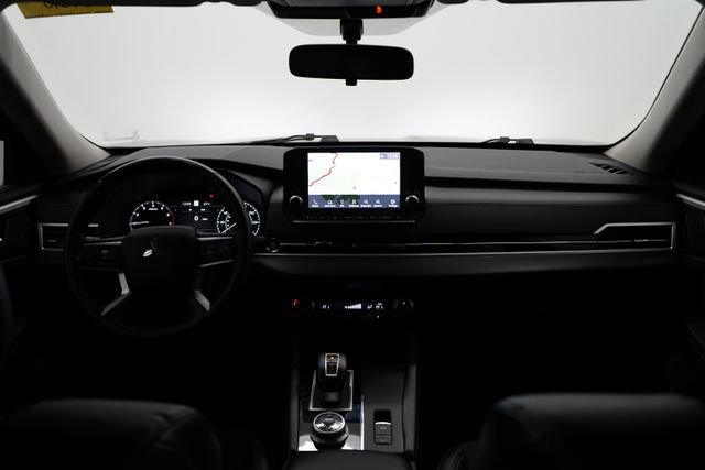 Used 2023 Mitsubishi Outlander SE image 22