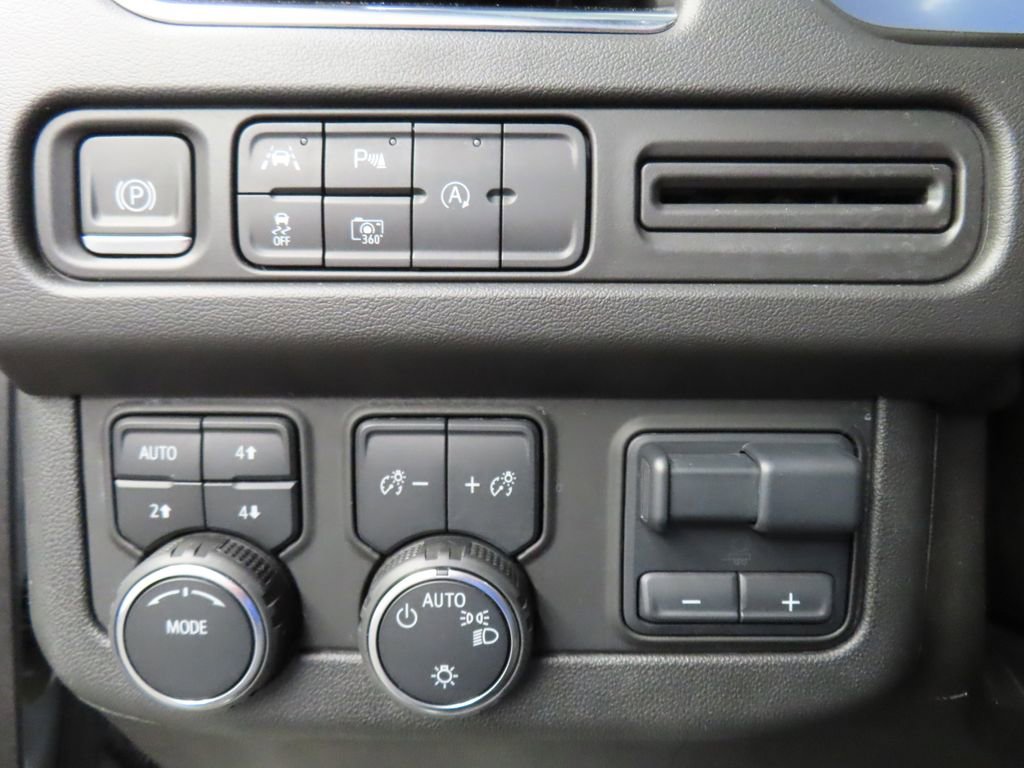 Used 2024 Chevrolet Suburban RST w/ Luxury Package image 58