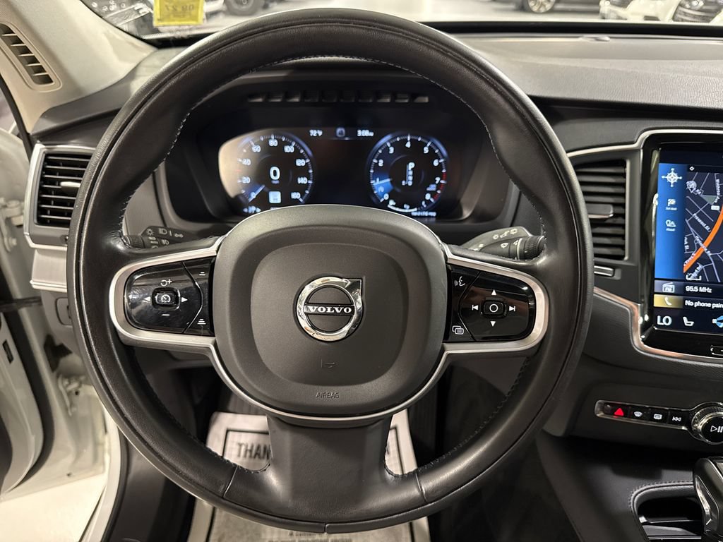 Used 2022 Volvo XC90 T5 Momentum w/ Climate Package AWD/4WD image 11