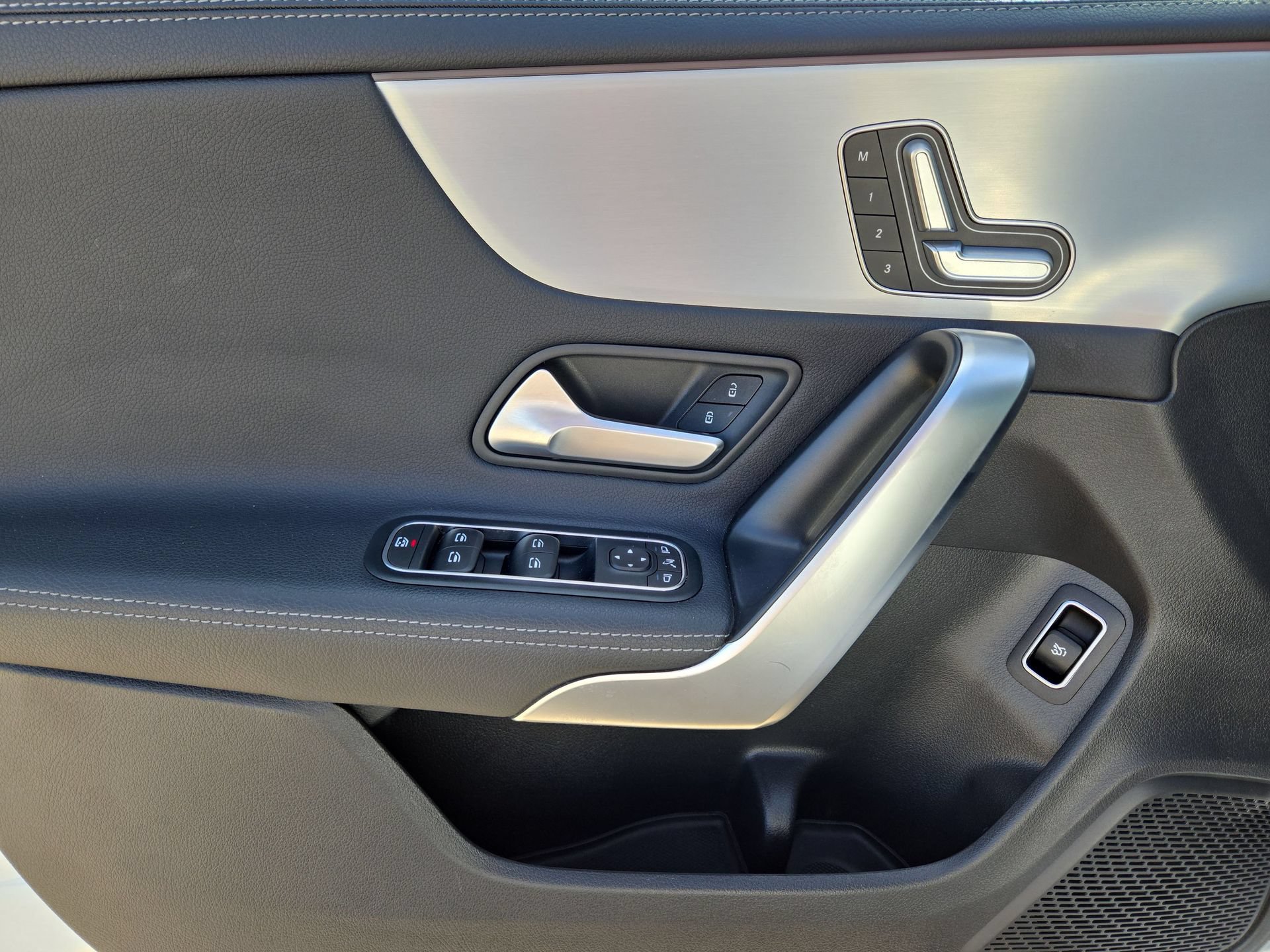 Used 2025 Mercedes-Benz CLA 250 image 15