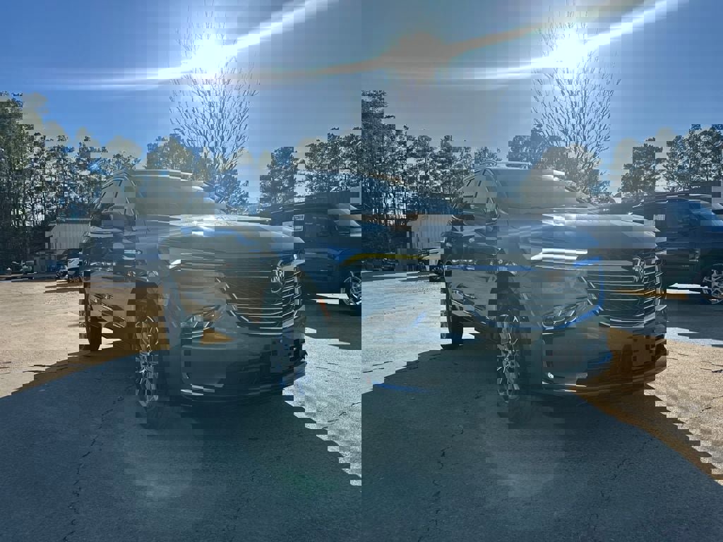 Used 2023 Buick Enclave Essence image 1