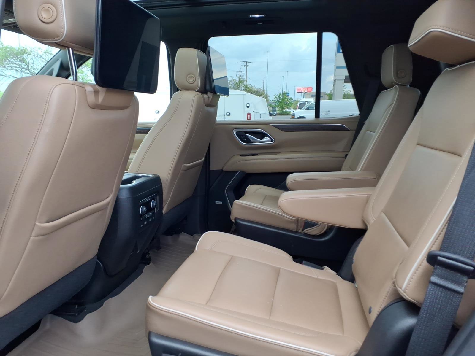 Used 2021 Chevrolet Tahoe Premier w/ Premium Package image 24