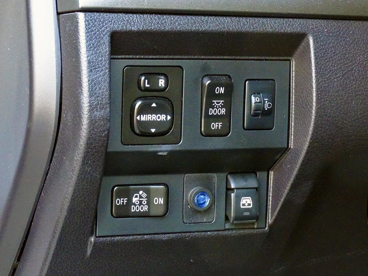 Used 2014 Toyota Tundra SR5 w/ SR5 Upgrade Package AWD/4WD image 27