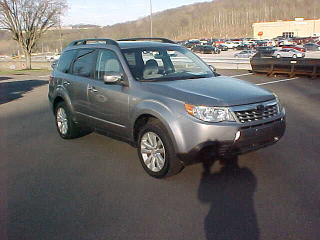 Used 2011 Subaru Forester 2.5X Premium w/ All-Weather Pkg image 2
