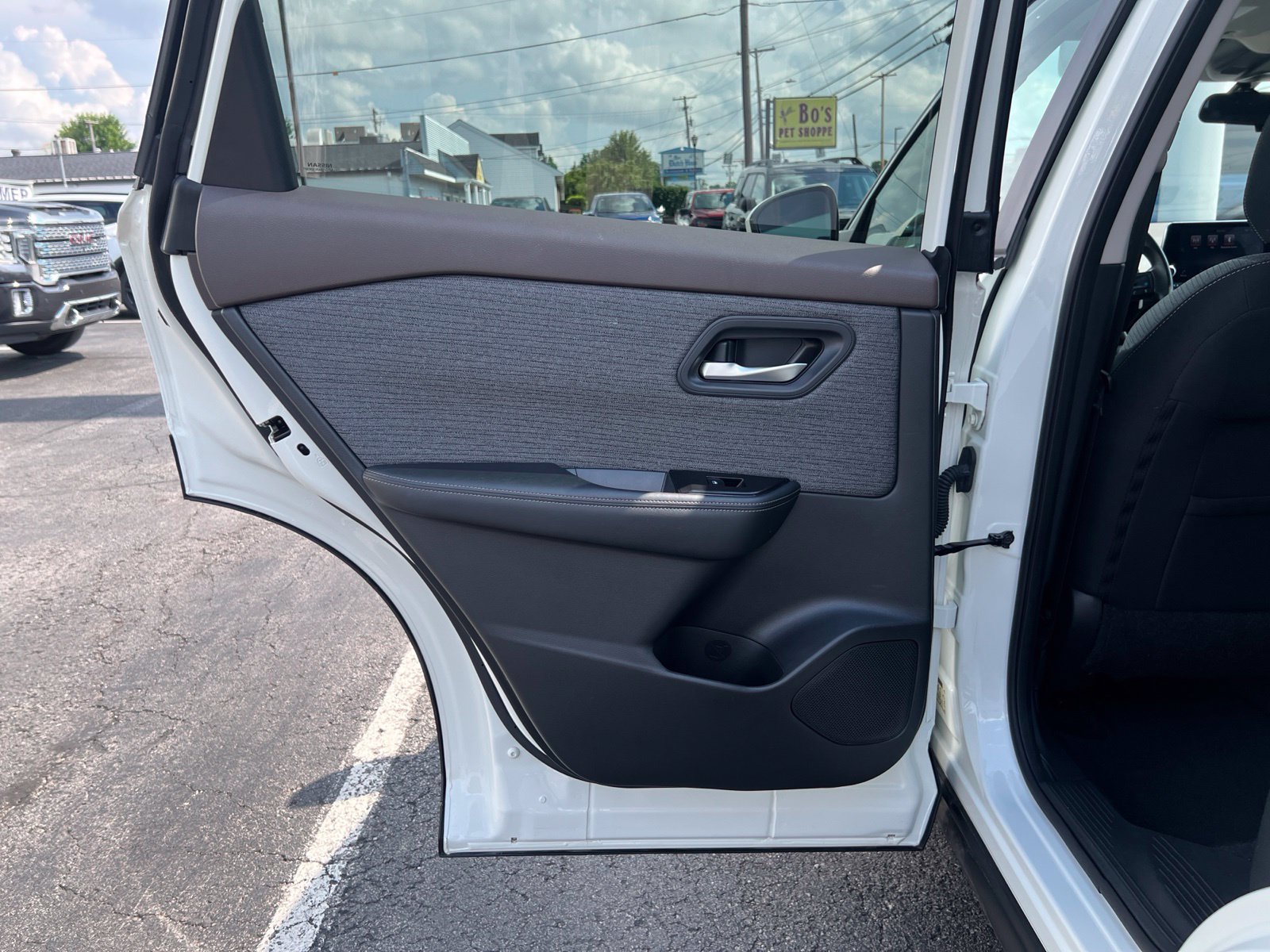 Used 2022 Nissan Rogue SV AWD/4WD image 25