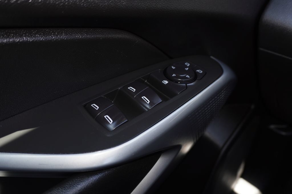 Used 2025 Chevrolet Trax LS FWD image 19