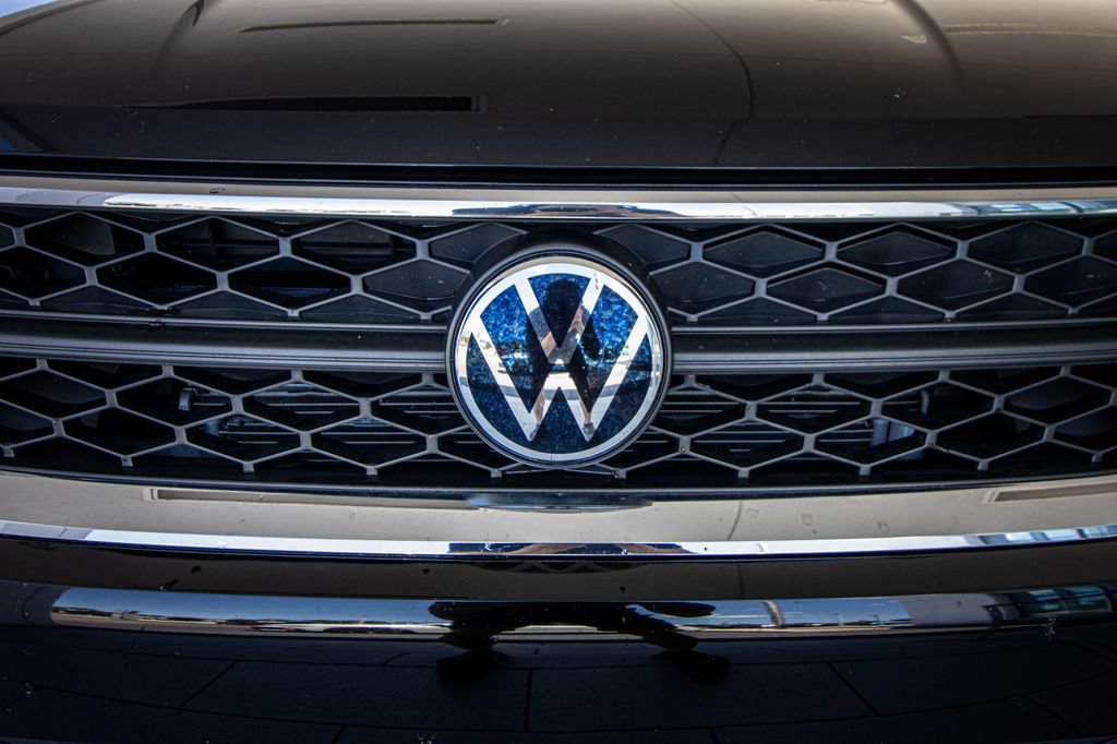 Used 2022 Volkswagen Taos SE FWD image 8
