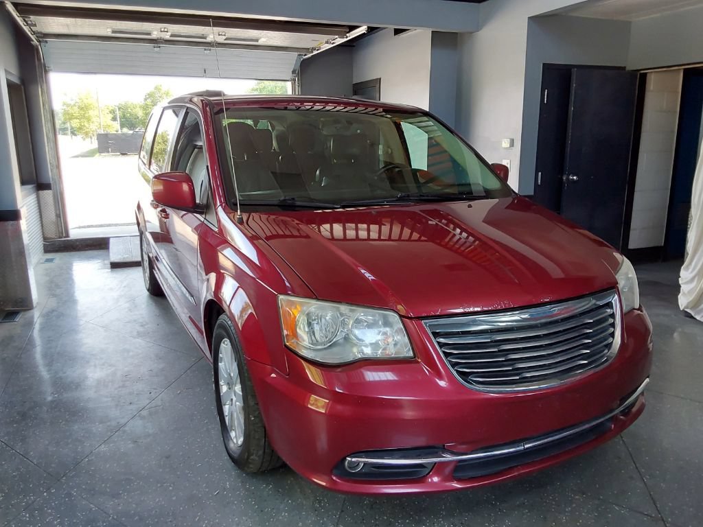 Used 2014 Chrysler Town & Country Touring FWD image 8