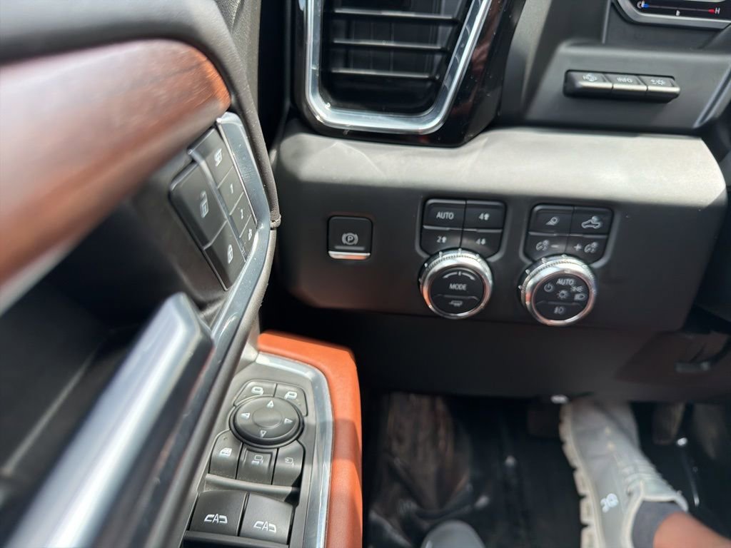 Used 2024 GMC Sierra 2500 Denali Ultimate w/ Snow Plow Prep/Camper Package AWD/4WD image 16