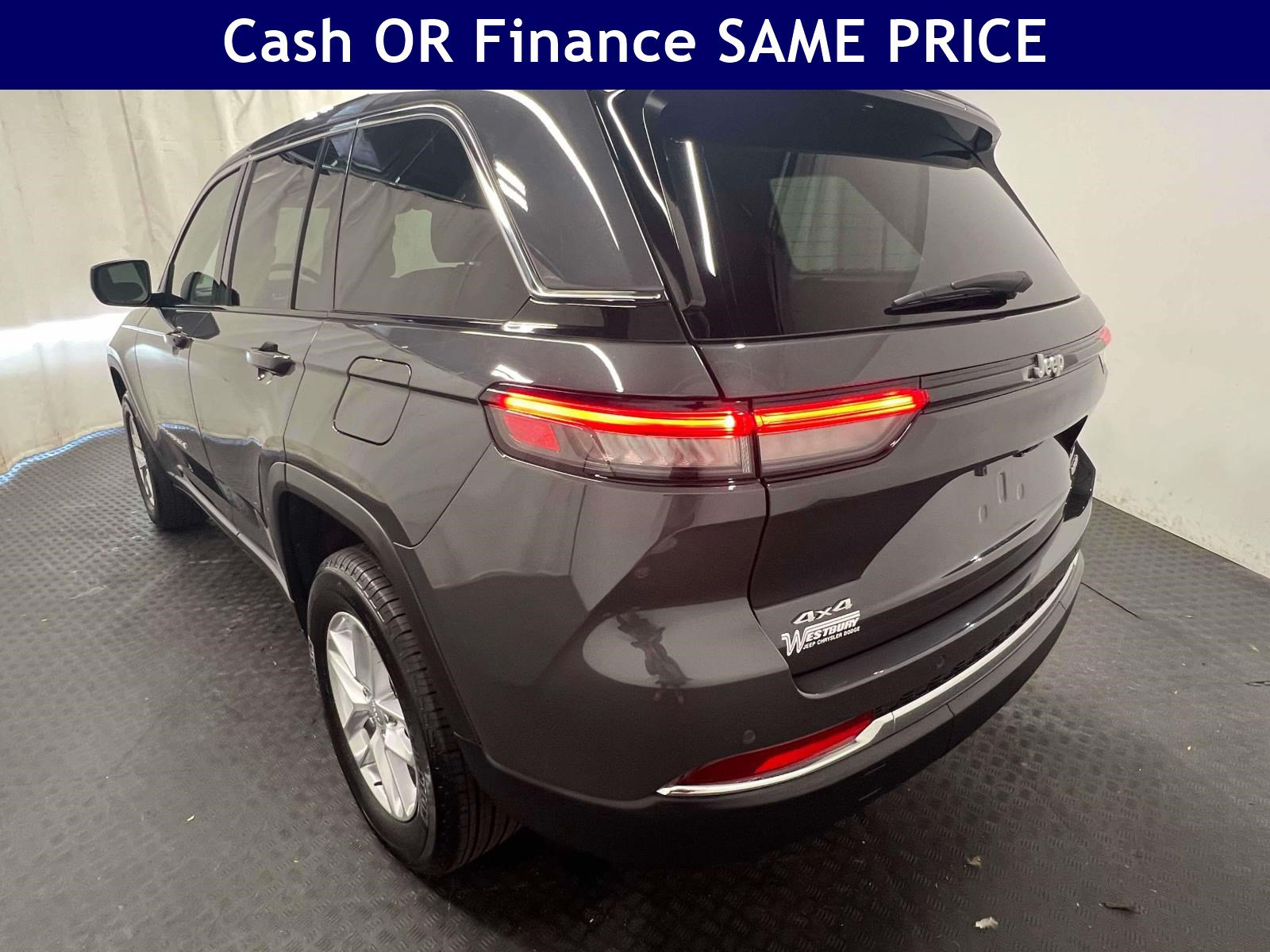 Used 2025 Jeep Grand Cherokee Laredo X w/ Luxury Tech Group I AWD/4WD image 8