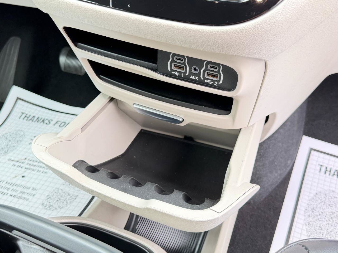 Used 2023 Chrysler Pacifica Touring-L FWD image 59