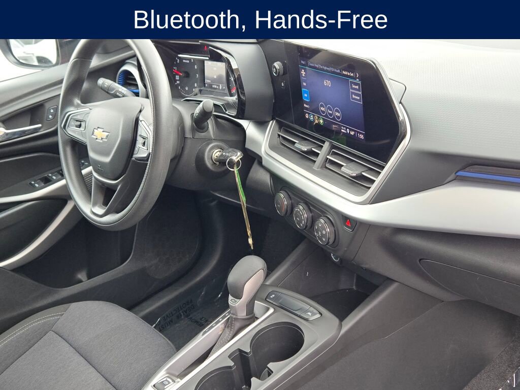 Used 2024 Chevrolet Trax LS w/ LS Convenience Package FWD image 8