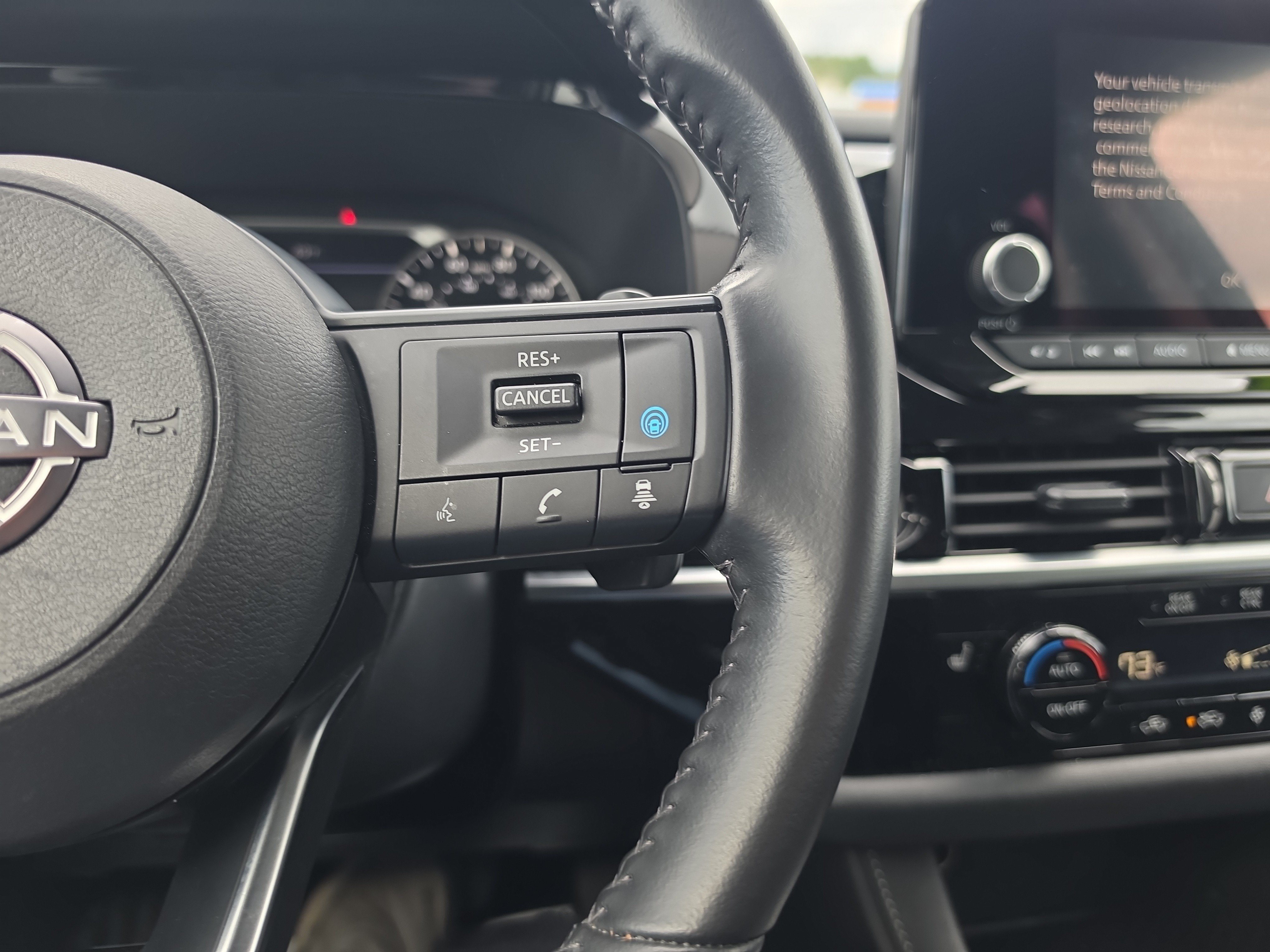 Used 2024 Nissan Pathfinder SV AWD/4WD image 23