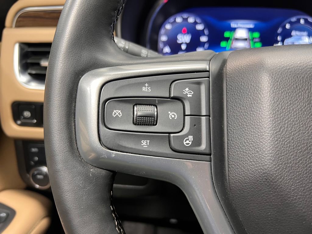 Used 2024 Chevrolet Suburban Premier w/ Premium Package 2 AWD/4WD image 10