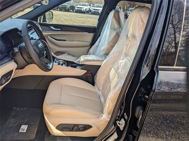 New 2025 Jeep Grand Cherokee Limited image 8